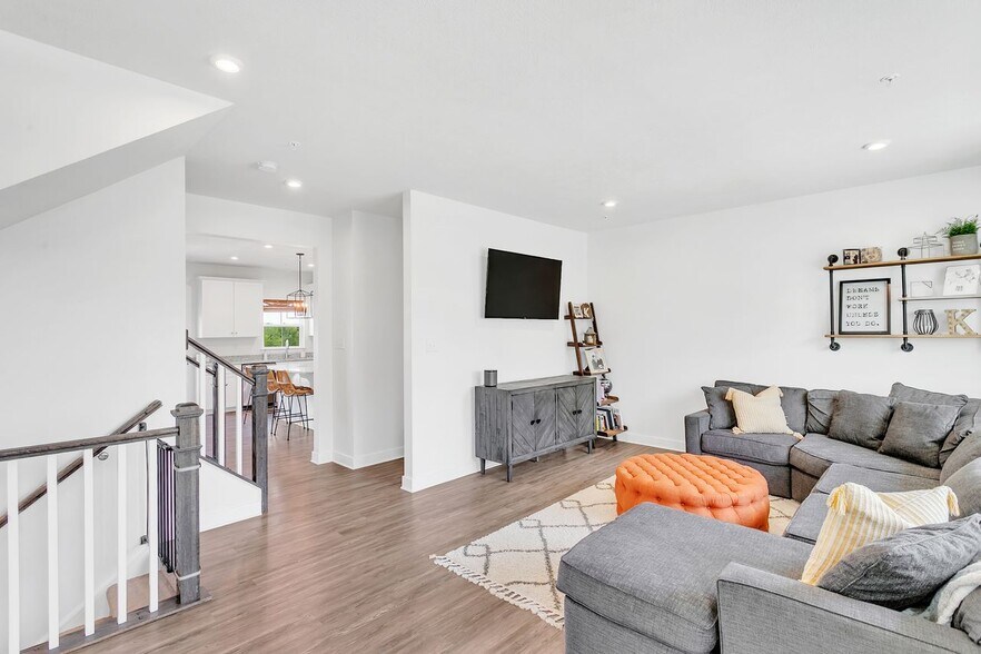 Building Photo - 1206 Clear Springs Dr