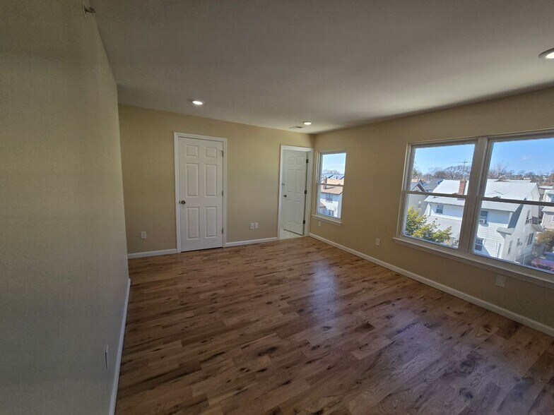 Building Photo - 53 Philip Pl