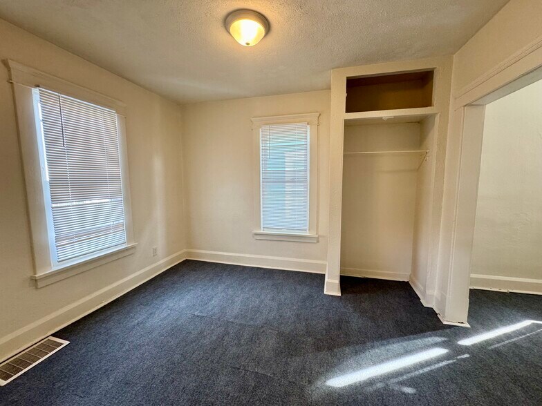 Building Photo - 2619 Clyde Pl SW