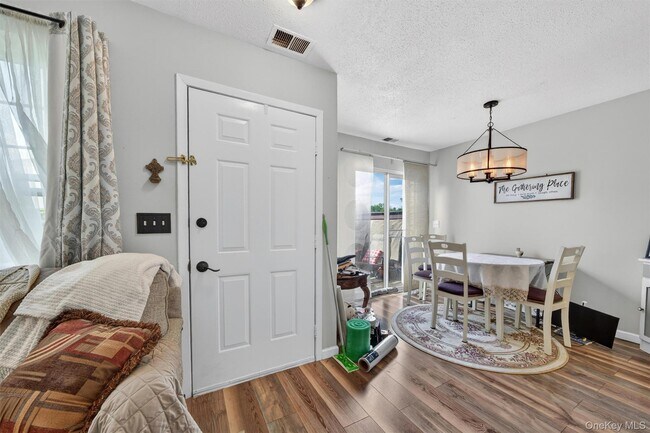 Building Photo - 1208 Whispering Hills Dr