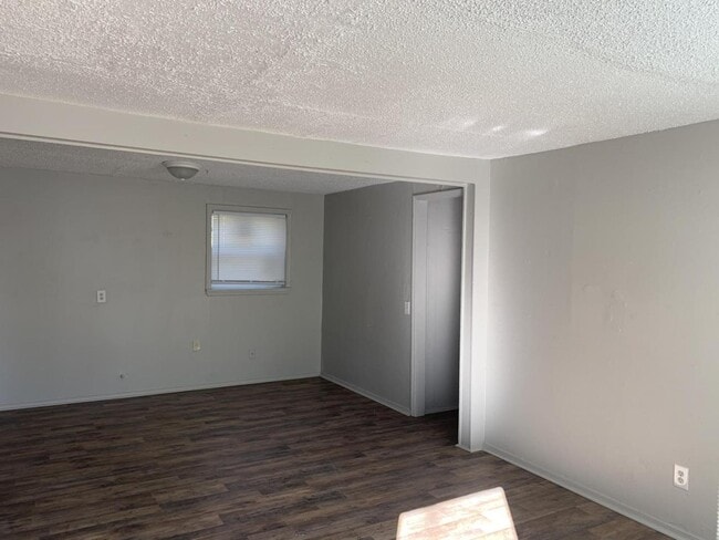 Building Photo - 3633 Mistletoe Ave