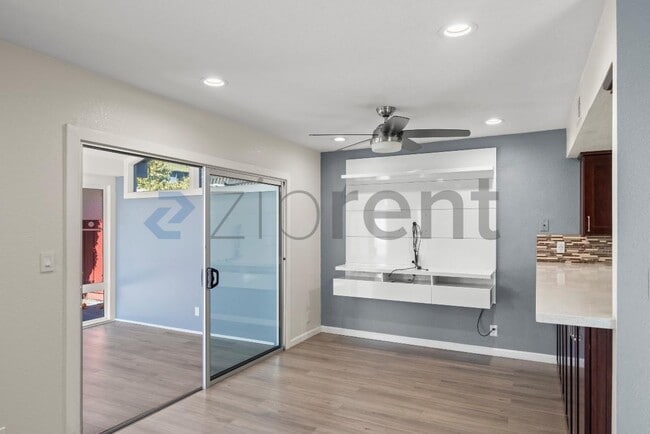 Building Photo - 37789 Essanay Pl