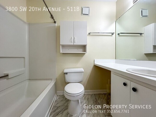 Building Photo - 3800 SW 20th Ave