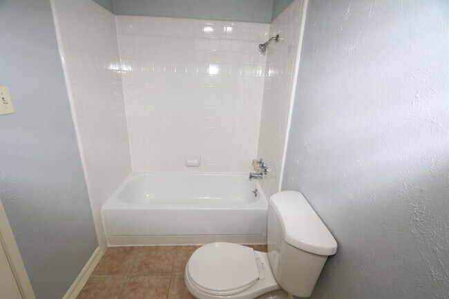 Building Photo - 3811 Cypressdale Dr