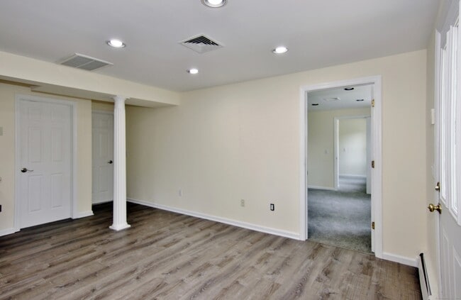 Building Photo - 821 Long Ridge Rd