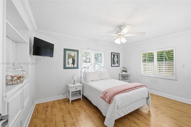 Building Photo - 2725 SE 2nd Ct