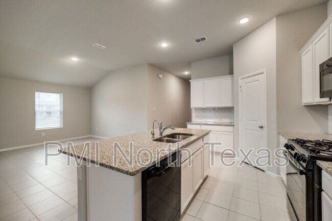 Building Photo - 4544 Hemingway Ave