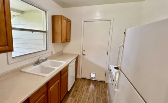 Building Photo - Cute As A Bug 2/1 Tahoe Park Gem!  Please read entire ad for viewings.