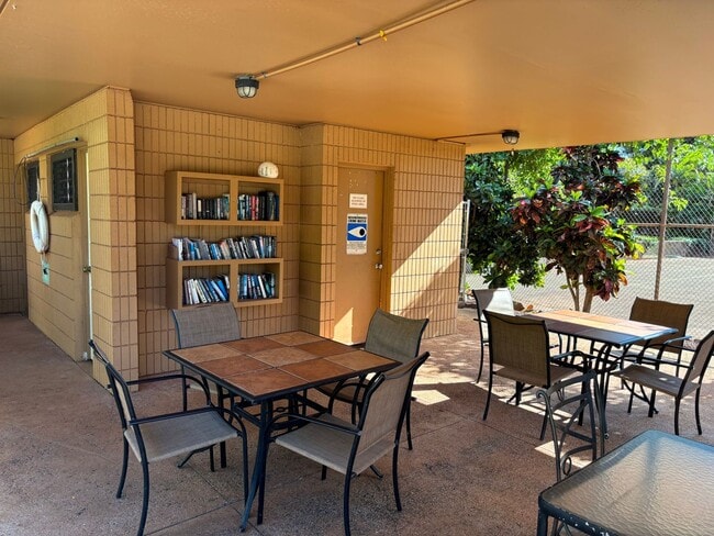Building Photo - AVAILABLE NOW. Electric included. Furnishe...