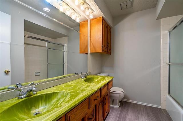 Building Photo - 4212 Village Green Dr