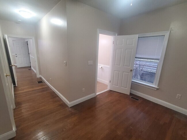 Building Photo - 854 Dorchester Ave