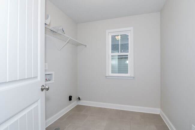Building Photo - Large House in Grovetown!