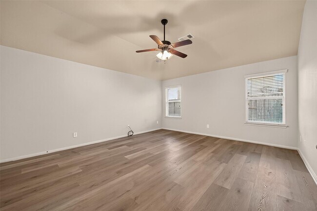 Building Photo - 28207 Chalet Park Dr