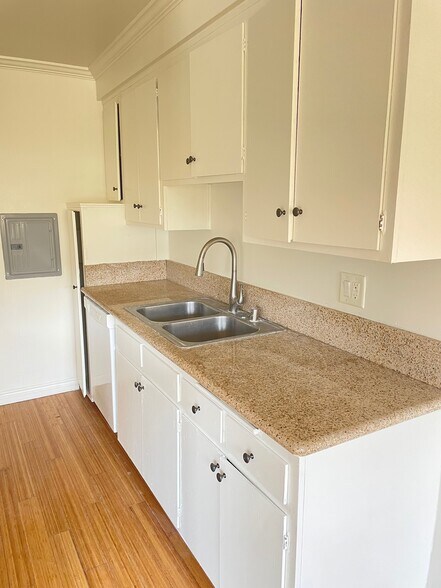 Building Photo - 3820 Mentone Ave