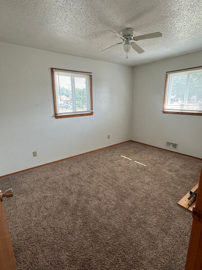 Building Photo - 1903 E Avenue B