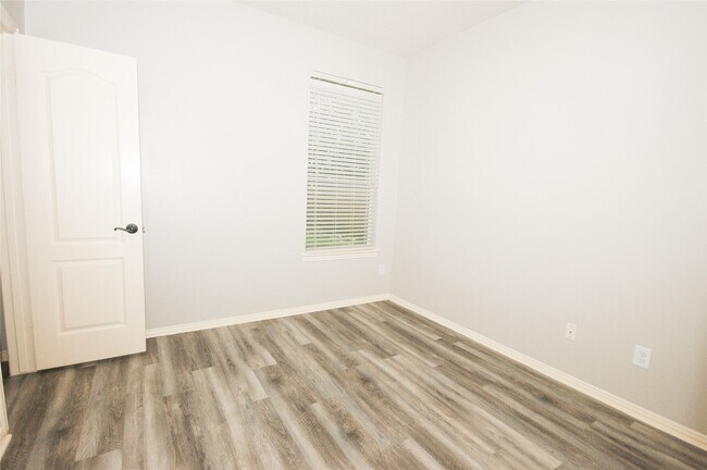 Building Photo - 2516 Royal Terns Ct