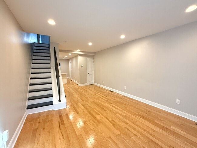 Building Photo - 2535 S Sartain St