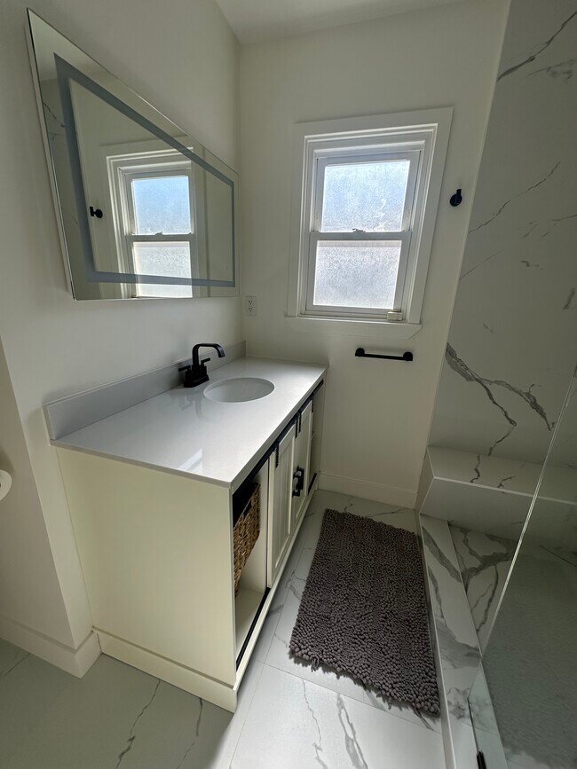 Building Photo - 2303 Amherst Ave