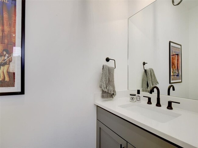 Building Photo - 1411 Cometa St