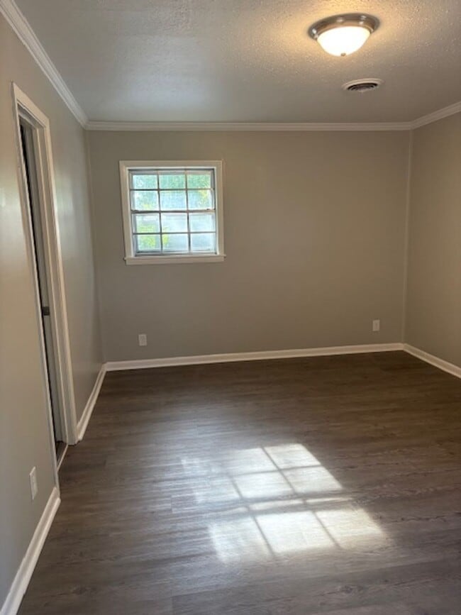 Building Photo - Renovated 4 Bedroom 2 Bath Home for Rent!