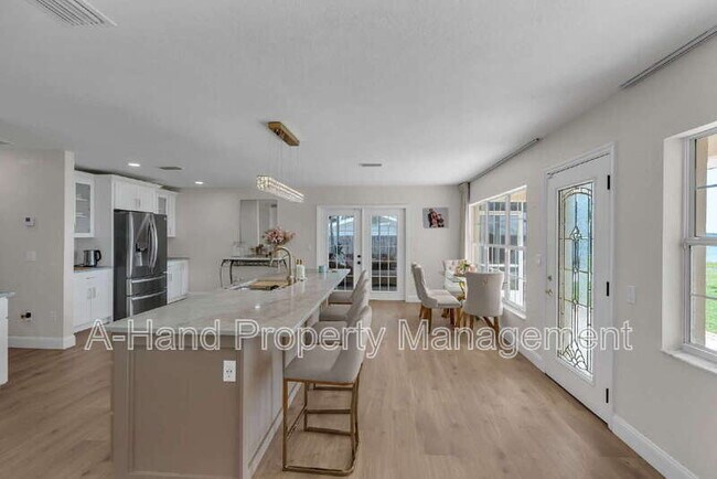 Building Photo - 606 N Shore Dr