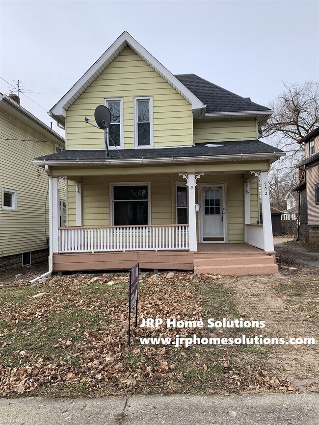 Primary Photo - 4 br, 1 bath House - 202 S West Ave