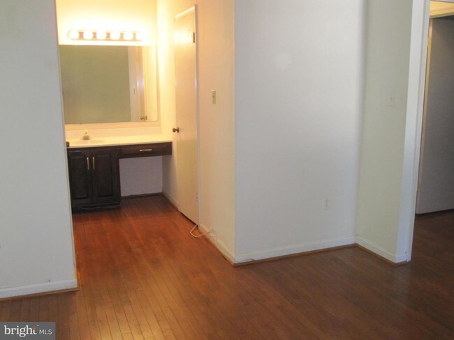 Building Photo - 7805 Ivymount Terrace