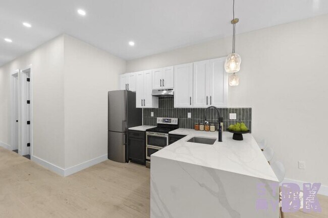Building Photo - 3 bedroom in BROOKLYN NY 11221