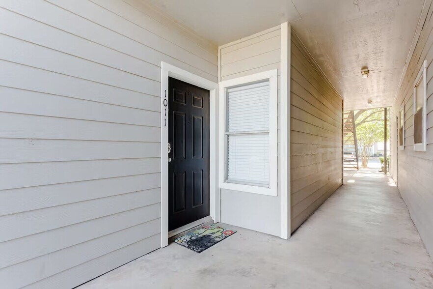 Building Photo - 12166 Metric Blvd