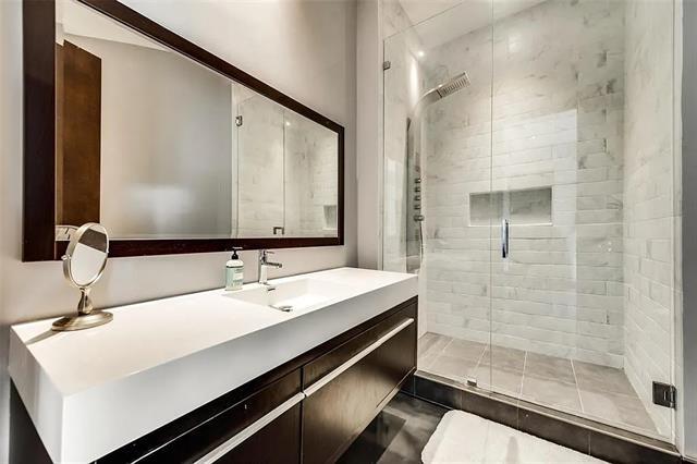 Building Photo - 8542 Meadowbrook Dr