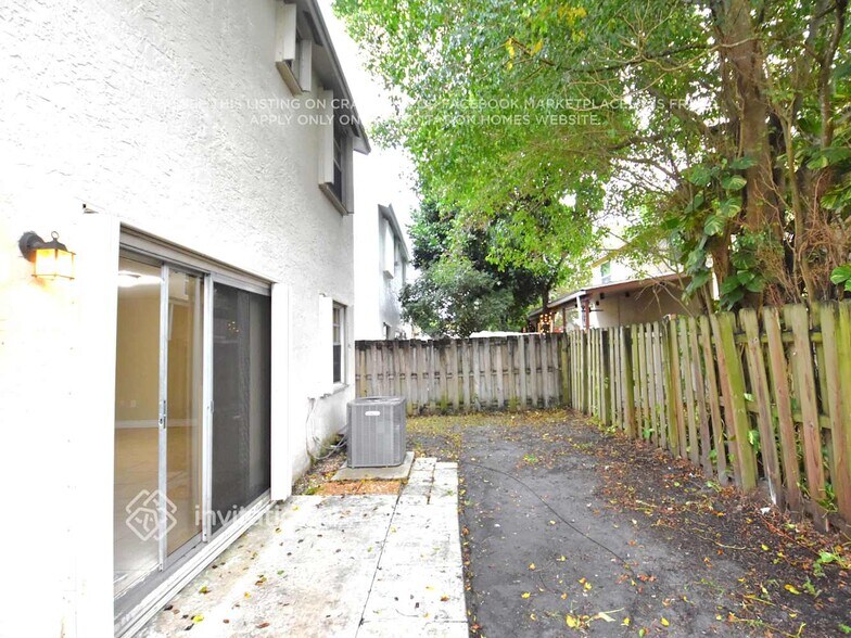 Building Photo - 14075 Langley Pl