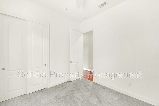 Building Photo - 949 Lancaster St