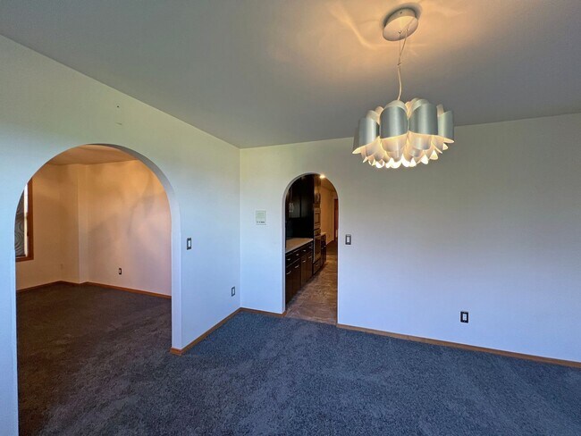 Building Photo - Stunning 4 Bedroom 2.5 Bath with Peek-a-Boo View of Puget Sound