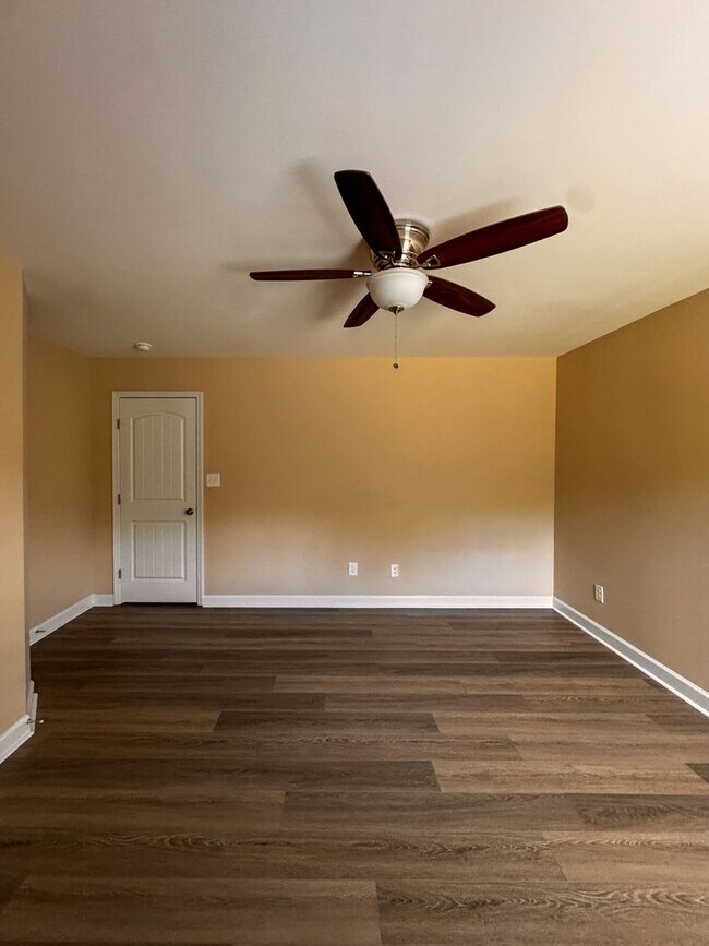 Building Photo - Well-Maintained 4 Bed 2.5 Bath Home in Westgate