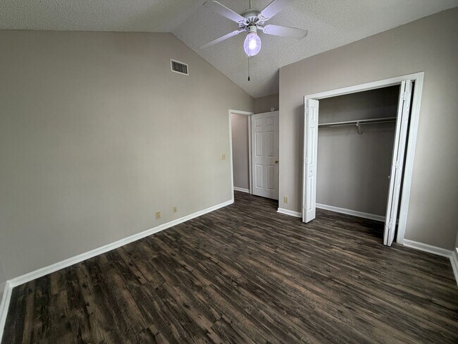 Building Photo - 401 Wild Grape Dr