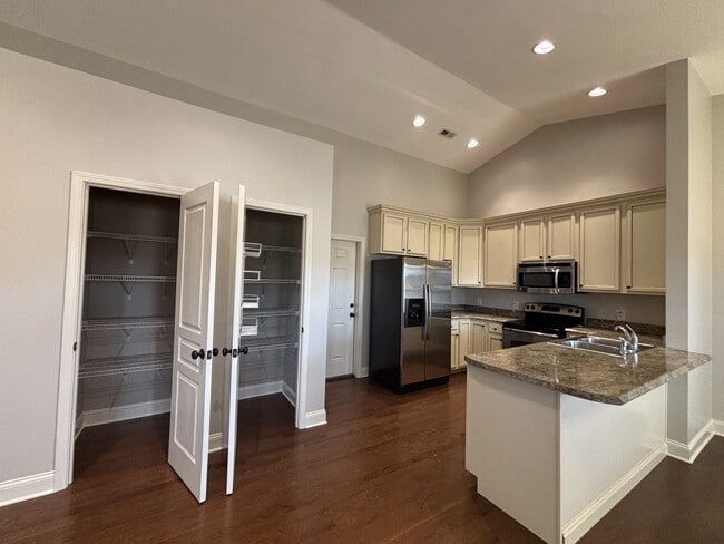 Building Photo - Coming Soon! Stunning 3 bedroom/2 Bath Home in Gray, $2200