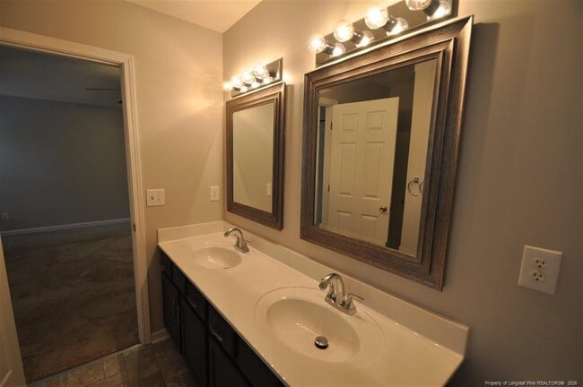 Building Photo - 117 Tiverton Woods Dr