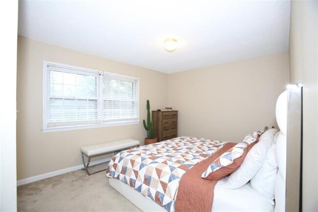 Building Photo - 2762 Farm Ln SE