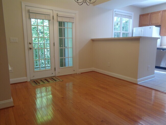 Building Photo - 914 Providence Glen Dr