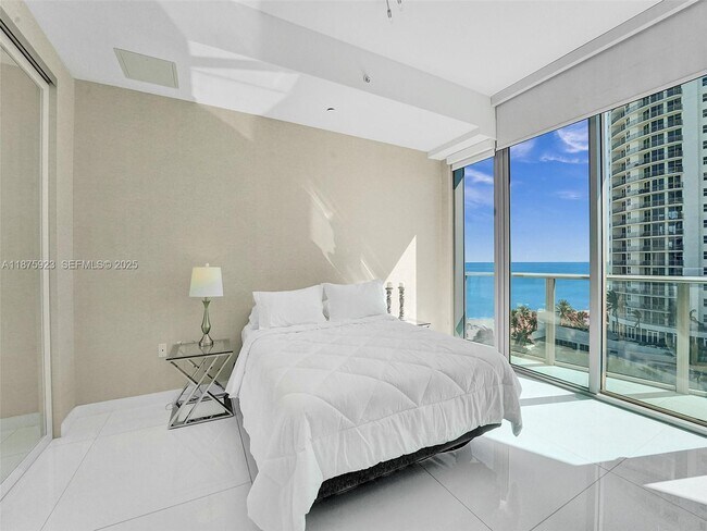 Building Photo - 17475 Collins Ave