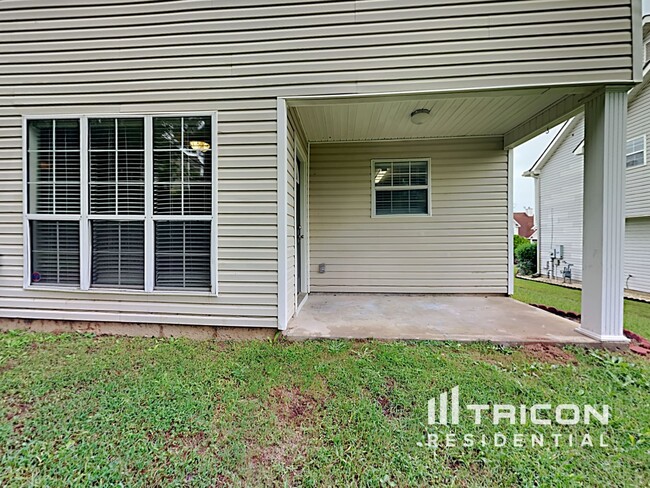 Building Photo - 404 Gresham Dr