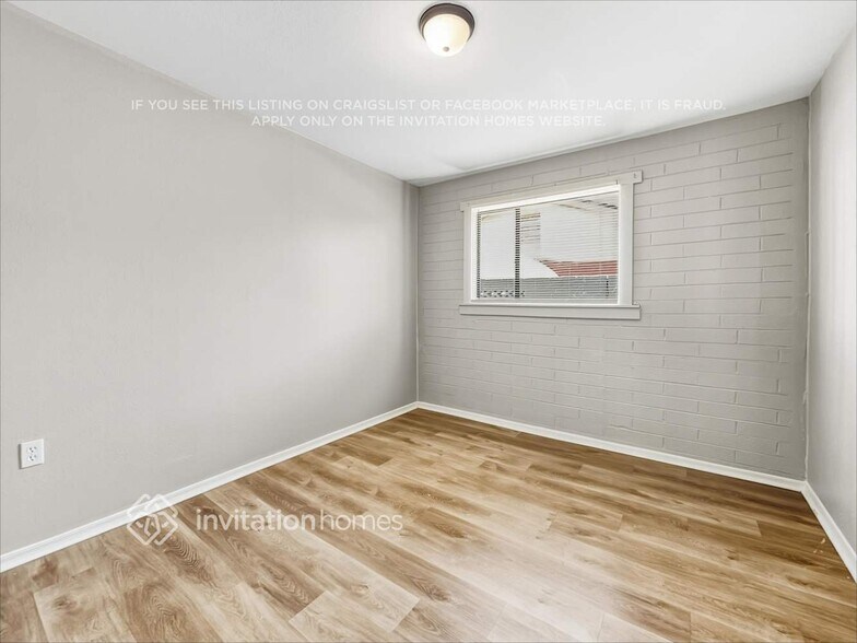 Building Photo - 6440 W Windsor Blvd
