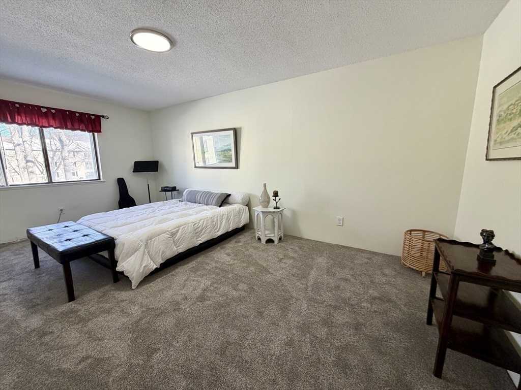 Building Photo - 15 Village Way