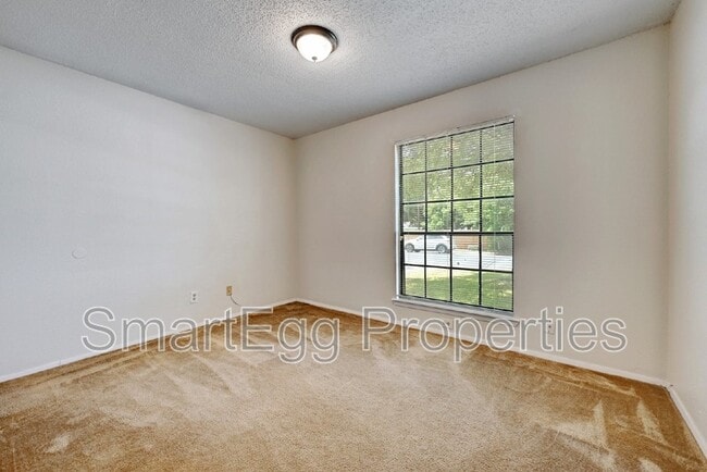 Building Photo - 1612 Broadmoor Dr