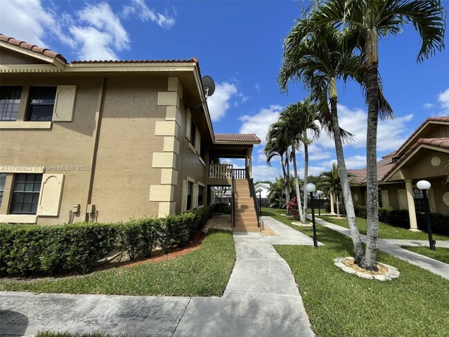 Building Photo - 2642 Riverside Dr