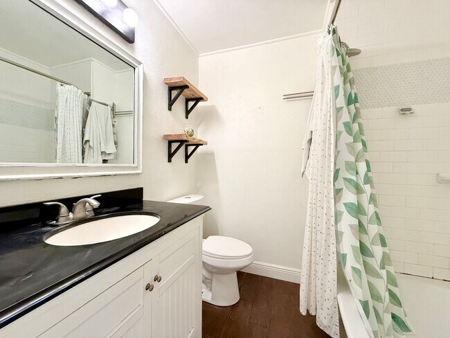 Building Photo - Charming updated 3Bedrooms 1Bath Home in p...