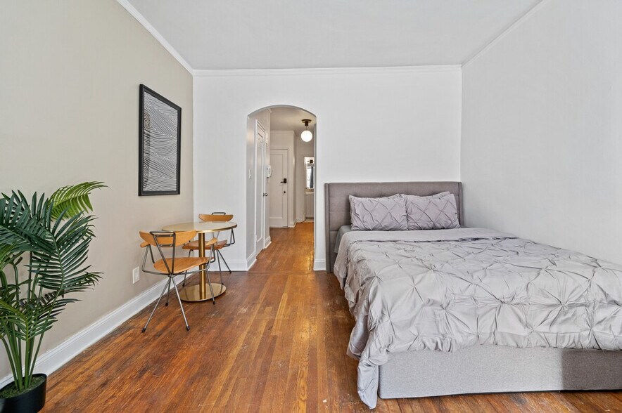 Building Photo - 343 E 51st St