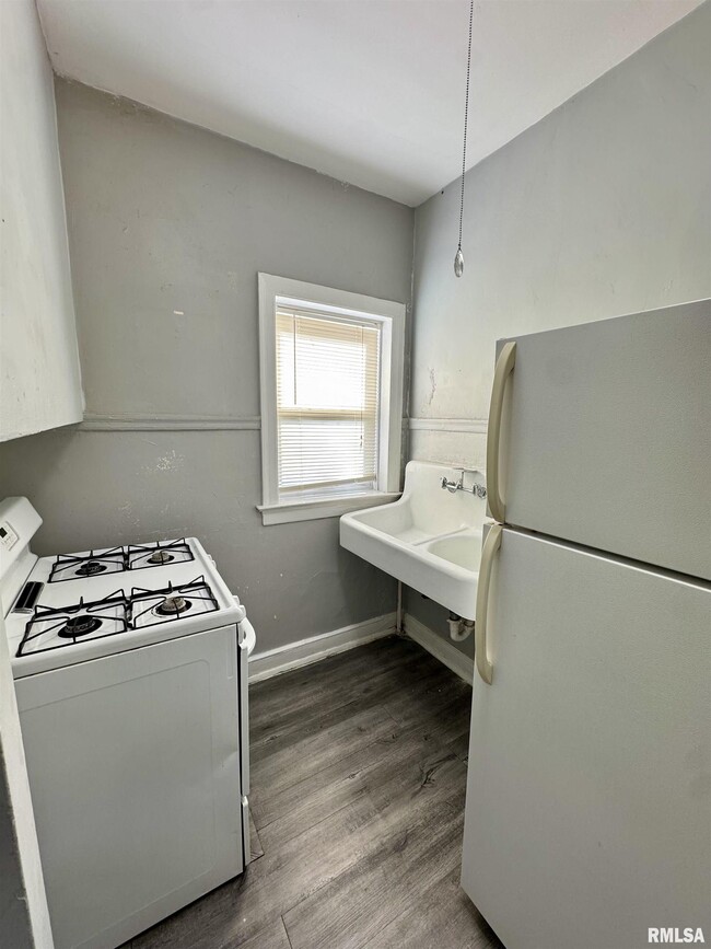 Building Photo - 2028 7th St