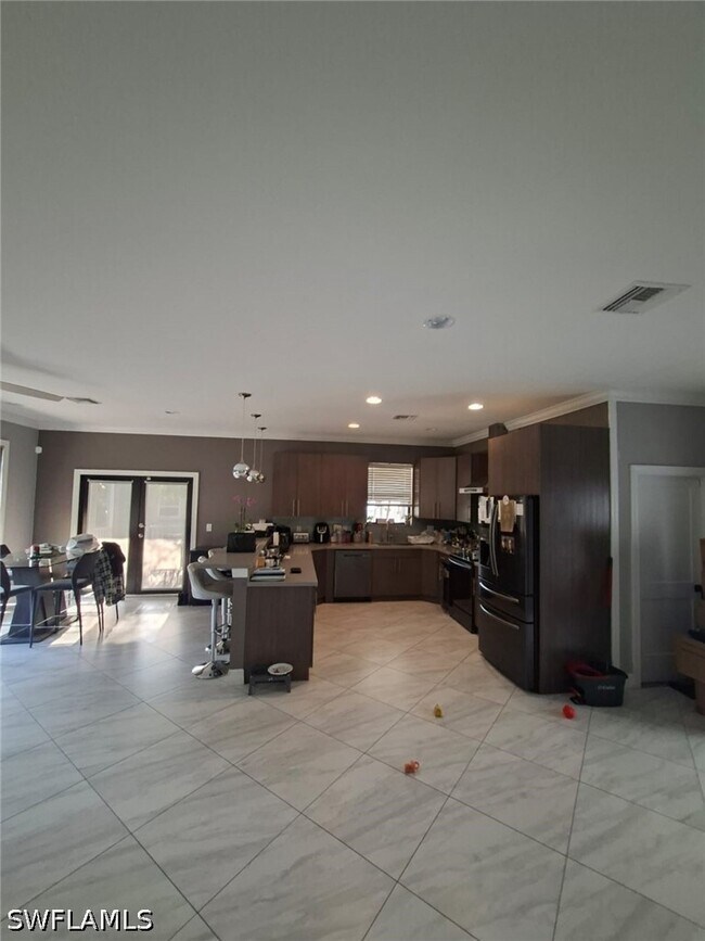 Building Photo - 2360 Burton Ave