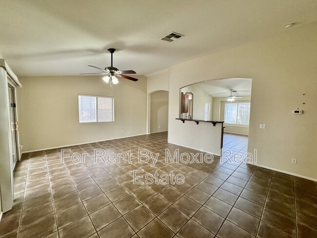 Building Photo - 43385 W Chisholm Dr